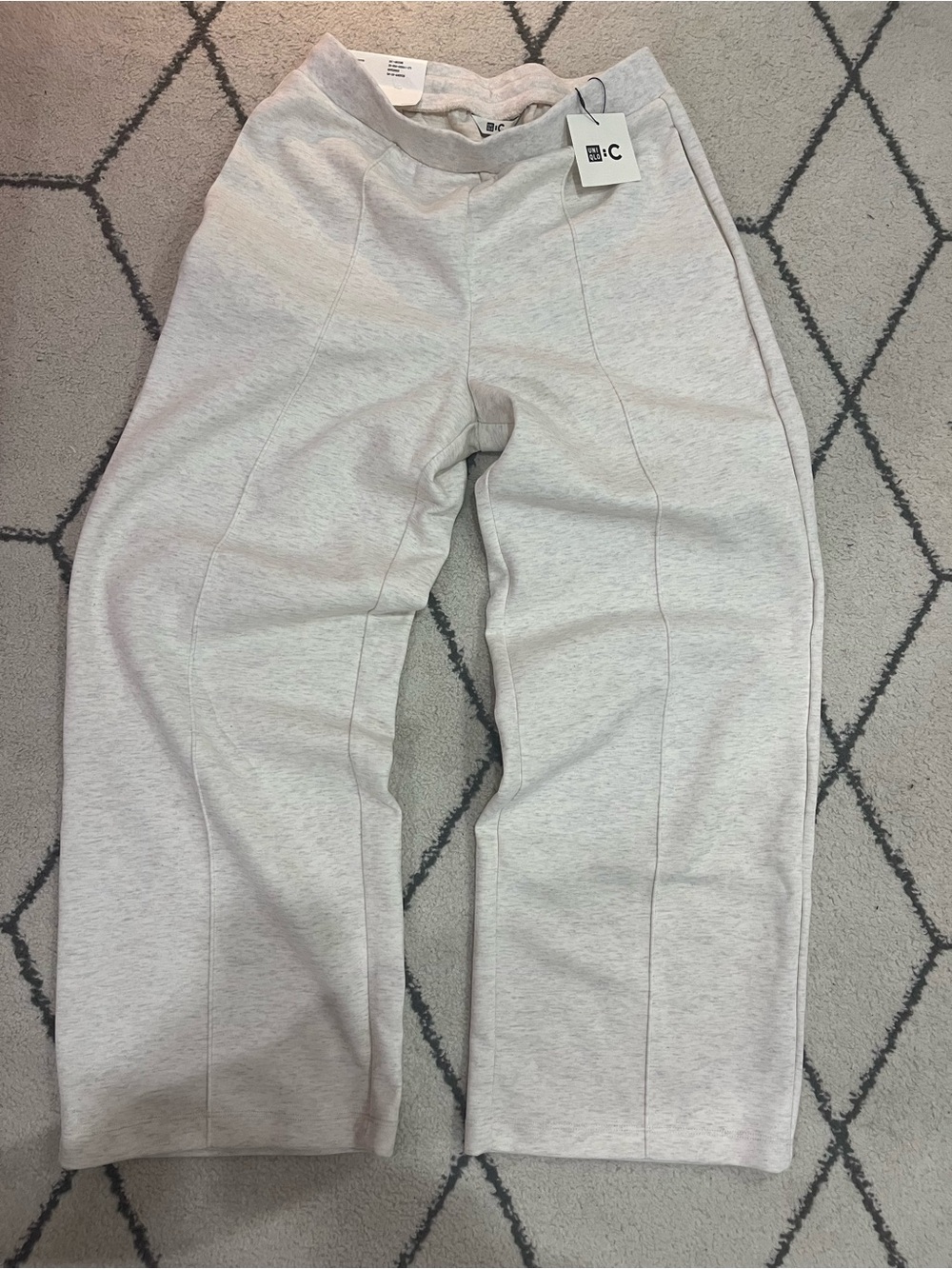 Uniqlo Women’s Light Gray/Cream Pull-On Jogger Pants